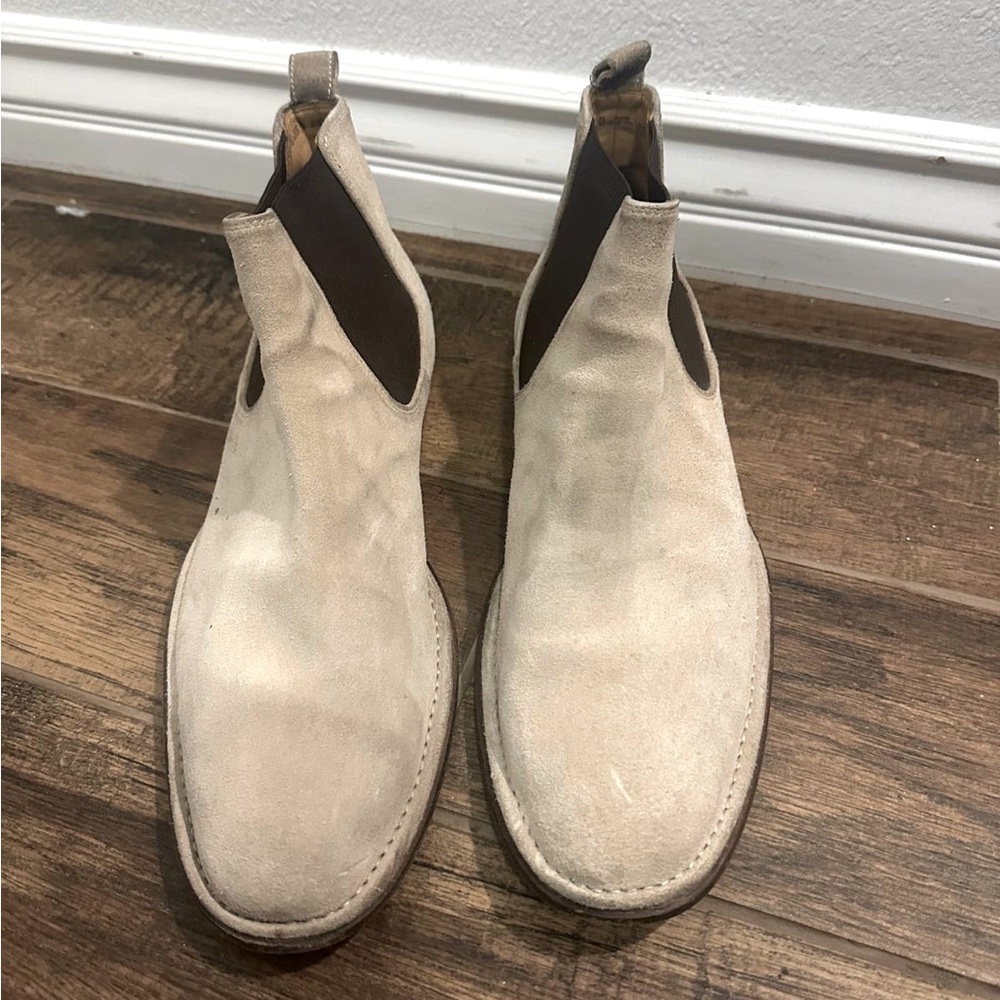 Bally Men’s Beige / Tan suede pull on chukka boots size 10.5 US.